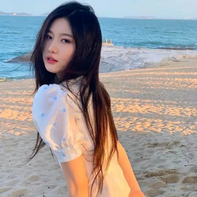彩凤云裳海报